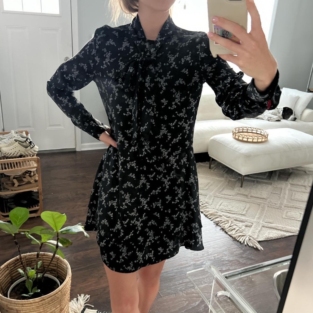 NWT EQUIPMENT Femme 100% Silk Natalia Tie Neck Dress - Floral